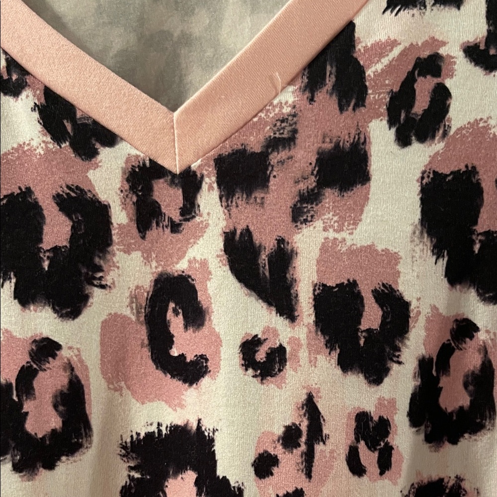Pink Leopard Colorblock V-Neck Top - Picture 4 of 8